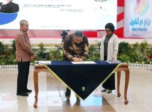 Di Saksikan Gubernur Riau, Pemkab Inhil Tanda Tangani MoU Dengan UGM Yogyakarta