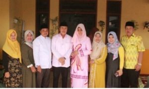 Wakil Ketua DPRD Kampar Sambut Kedatangan Gubernur Riau di Rumah Dinasnya