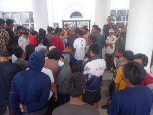 Massa GMRHM Demo di Gedung DPRD Rohil, Tuntut Hak Angket Kasus Asusila