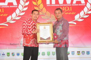 Bupati Bengkalis Dapat Penghargaan Indonesia Inspirational Women Award (IIWA) 2023