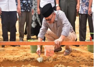 Pj Bupati Kampar Letakan Batu Pertama Dalam Pembangunan Mesjid Al-Ikhlas Pandau Jaya 
