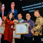 Raker Kepala Desa se Riau, Pj Bupati Kampar Terima Penghargaan Pertama dari Kementerian Desa
