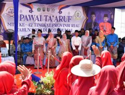 Bupati Kasmarni dan 2500 Warga Bengkalis Ikuti Pawai Ta’aruf MTQ Riau di Dumai