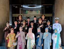 Pj Bupati Kampar Hambali,SE,MBA,MH ikuti Upacara HUT TNI ke- 79 Tahun 2024 di Halaman Kantor Gubernur Riau