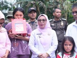 Wabup Kampar Salurkan Bantuan kepada Keluarga Korban Kebakaran di Desa Pangkalan Baru